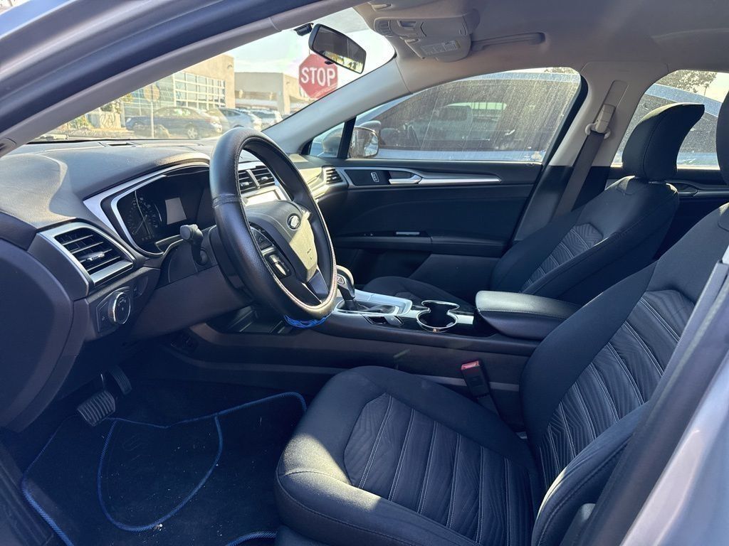 2016 Ford Fusion SE - 7