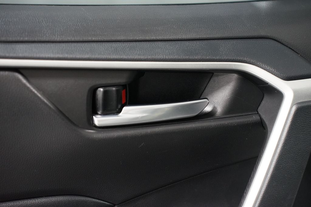 Thumbnail: 2021 Toyota RAV4 - 31