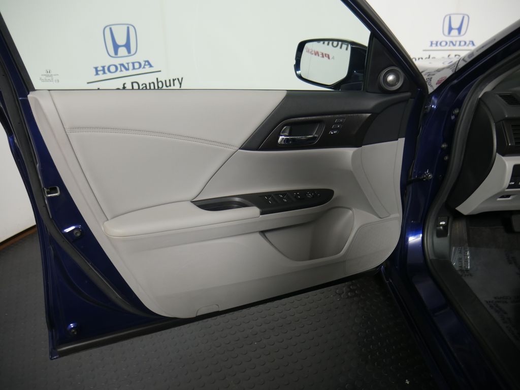 Thumbnail: 2015 Honda Accord - 13