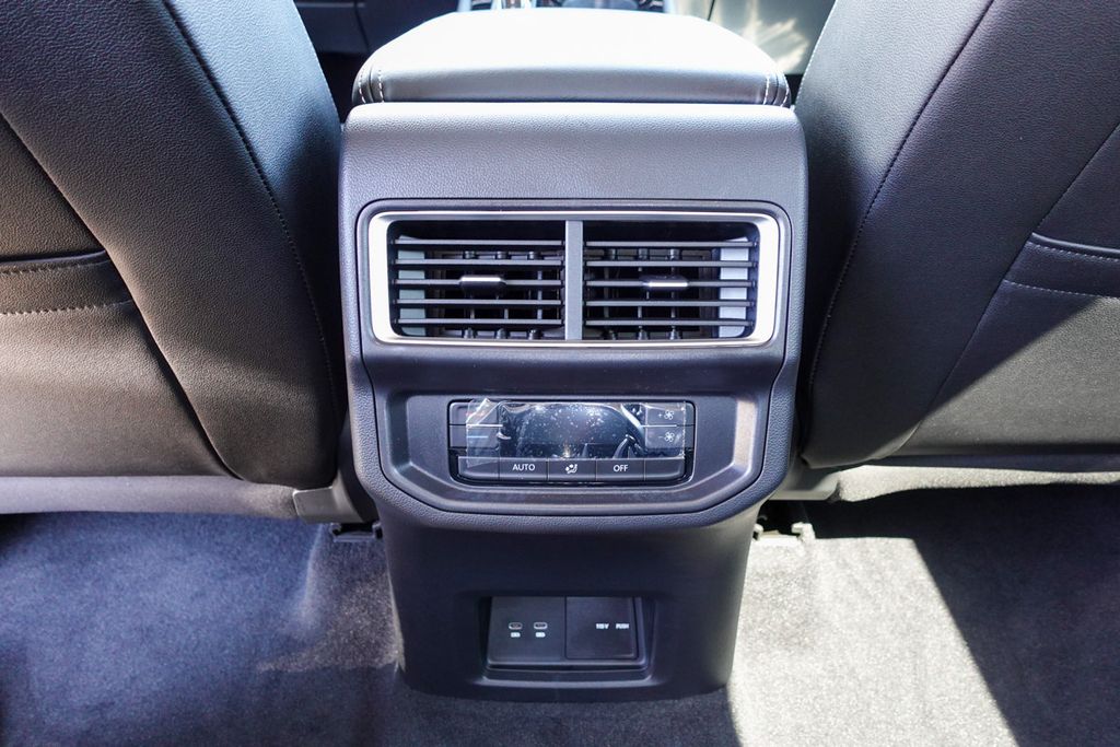 New 2026 Black Volkswagen 2.0T SE w/Technology image 26