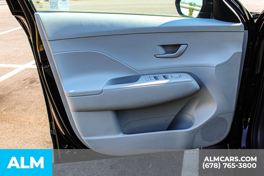 Used 2025 Black Hyundai SEL image 33