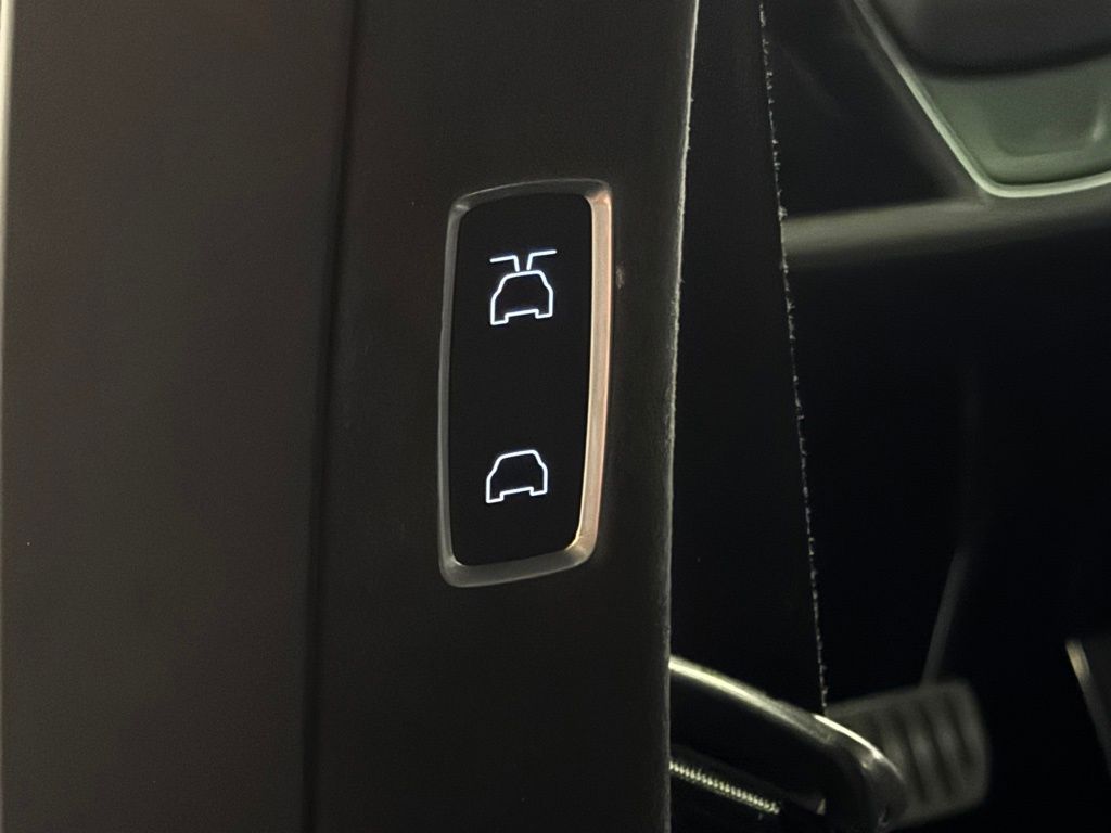 2022 Tesla Model X photo 27