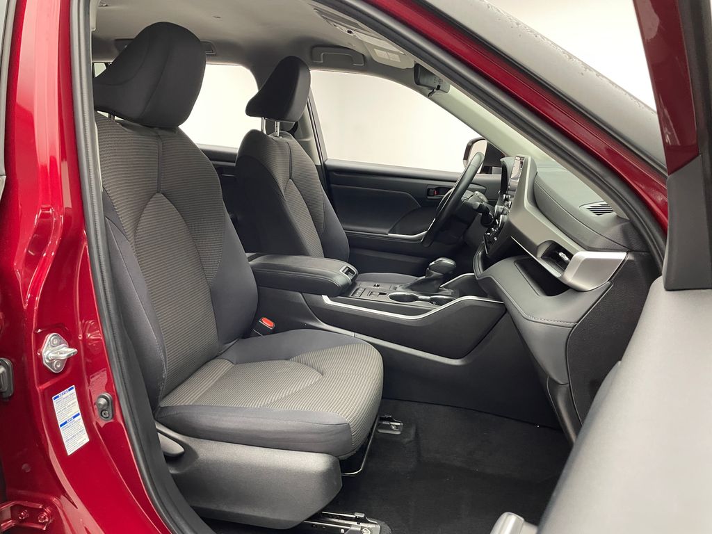 Thumbnail: 2022 Toyota Highlander - 18