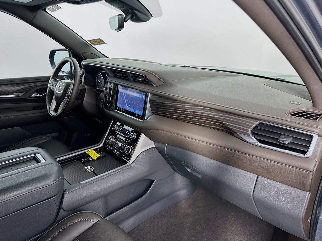 Thumbnail: 2021 GMC Yukon XL - 32