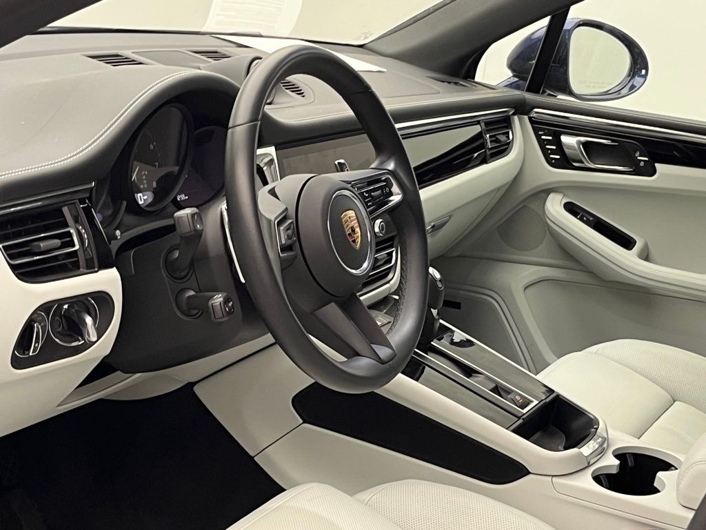 Thumbnail: 2025 Porsche Macan - 4
