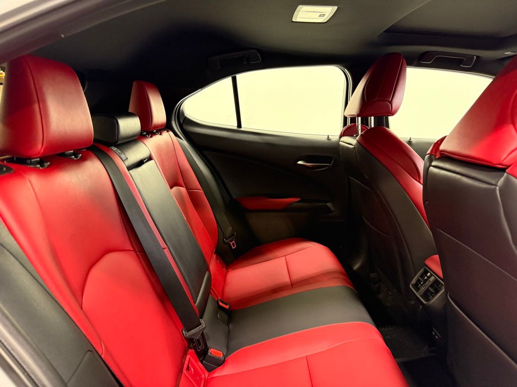 2021 Lexus UX 250h 27