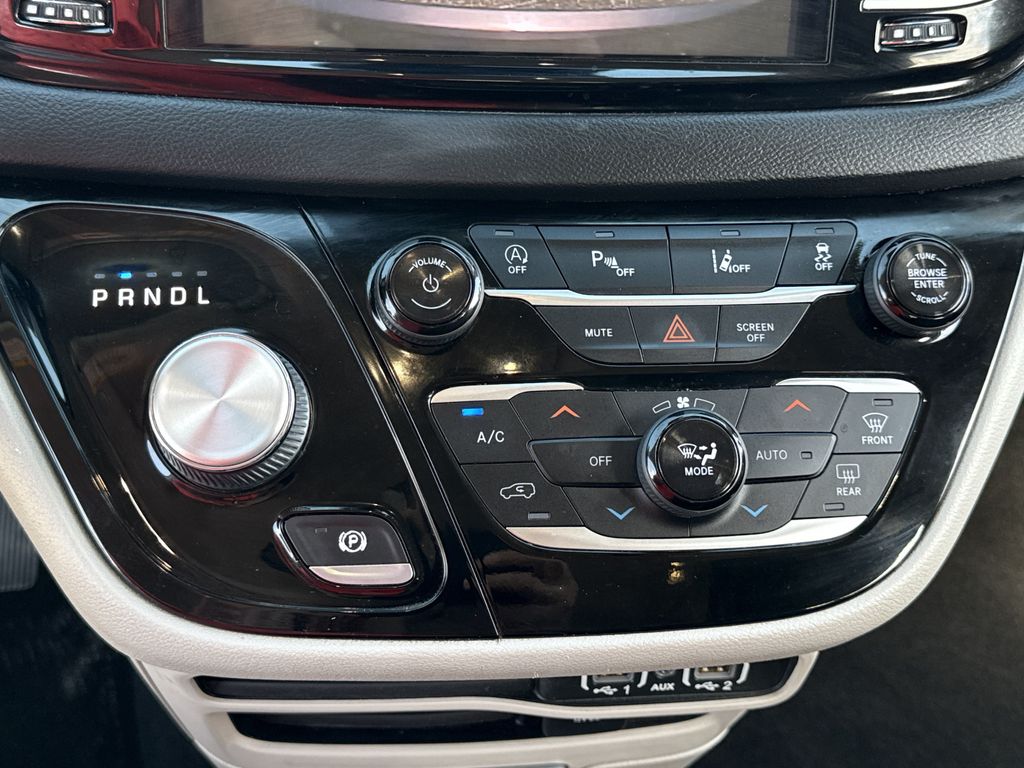 Used 2022 Chrysler Pacifica Van