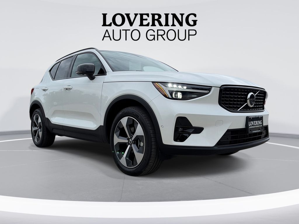 White Crystal 2026 Volvo XC40 B5 Plus AWD SUV / Crossover All-Wheel Drive Automatic