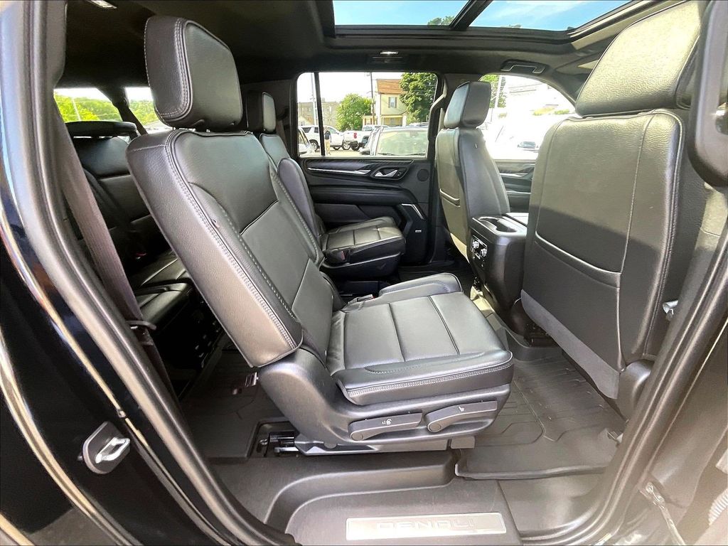2023 GMC Yukon XL — photo 16