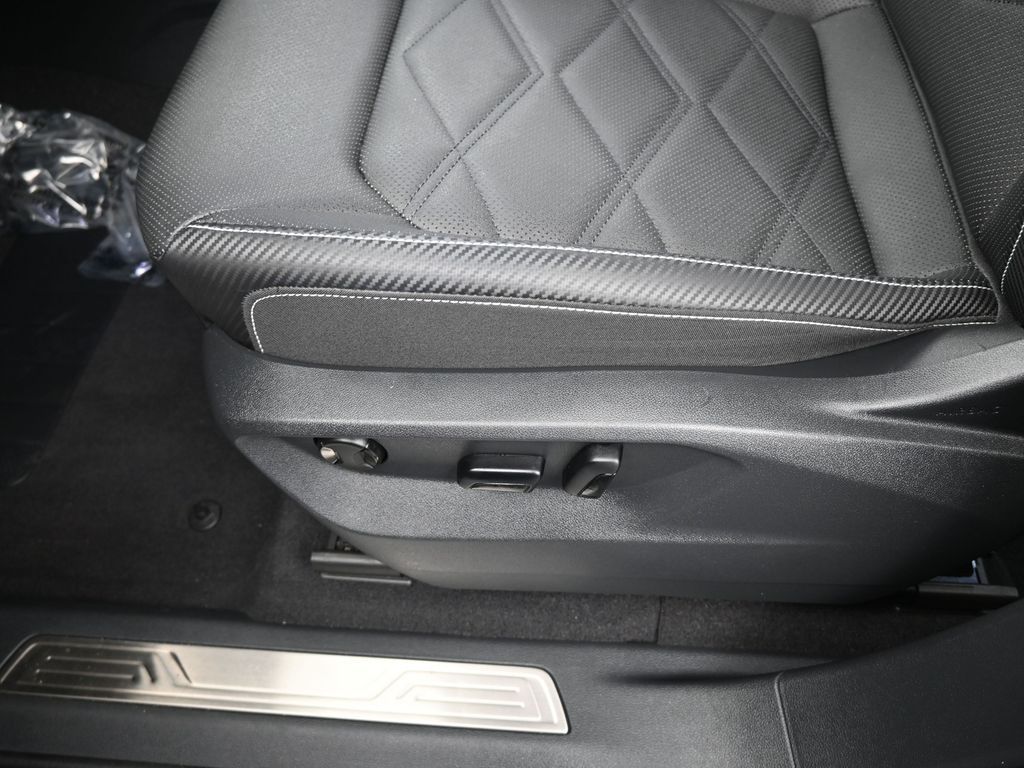 Used 2024 Deep Black Volkswagen 2.0T SE w/Technology image 15