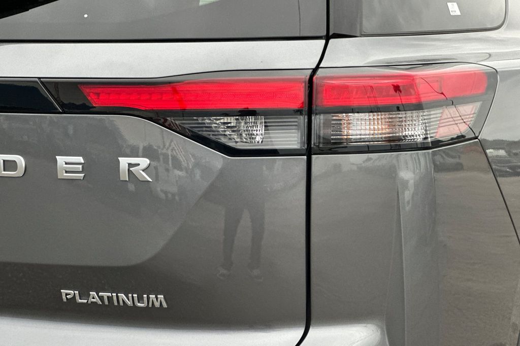2025 Nissan Pathfinder Platinum - Photo 21