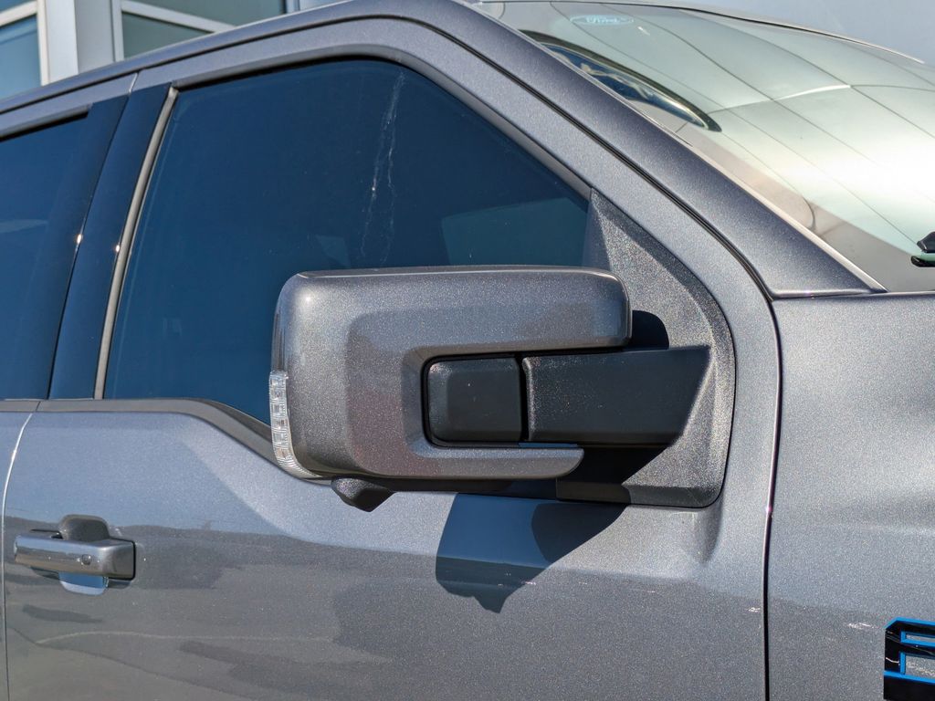 2025 Ford F-150 Lightning Platinum