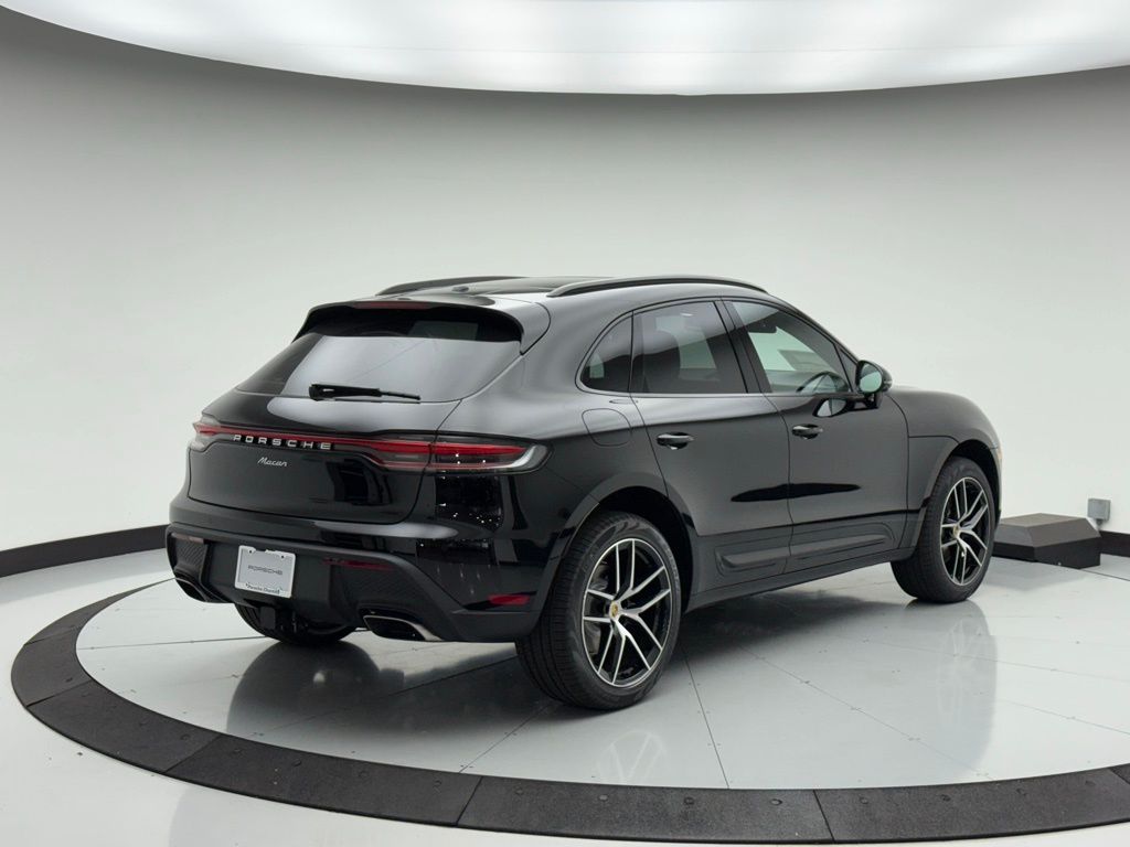 Thumbnail: 2025 Porsche Macan - 7