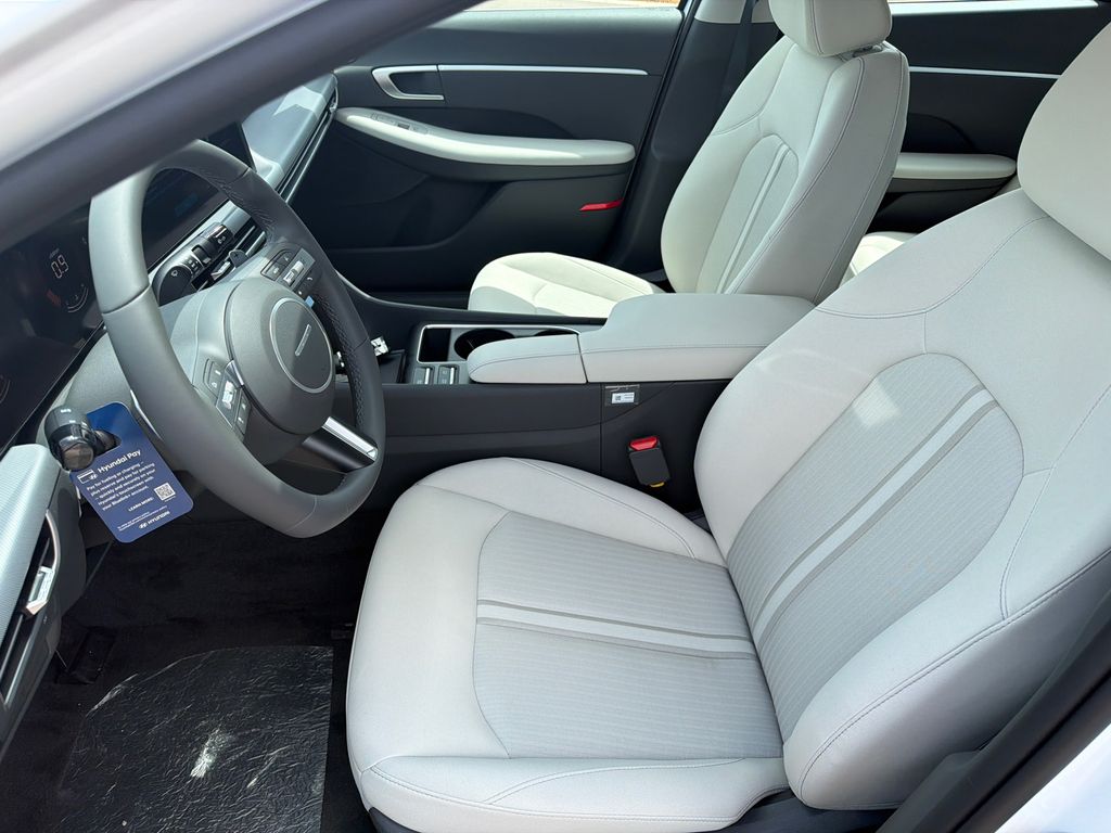 New 2026 White Hyundai SEL Sport image 10