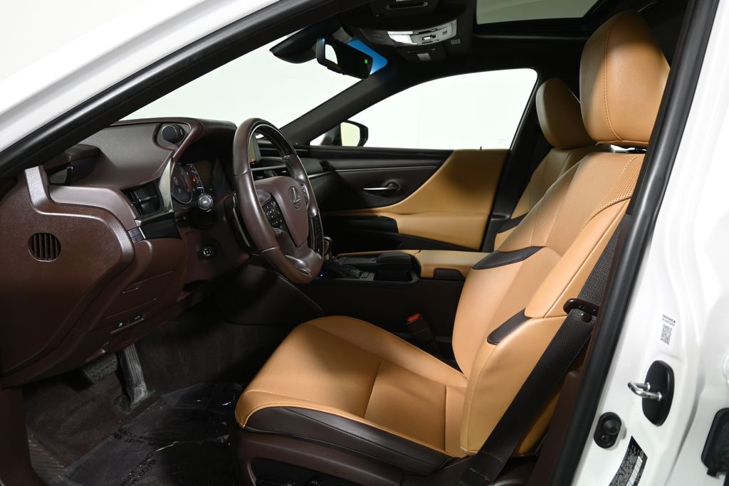 Thumbnail: 2021 Lexus ES - 3