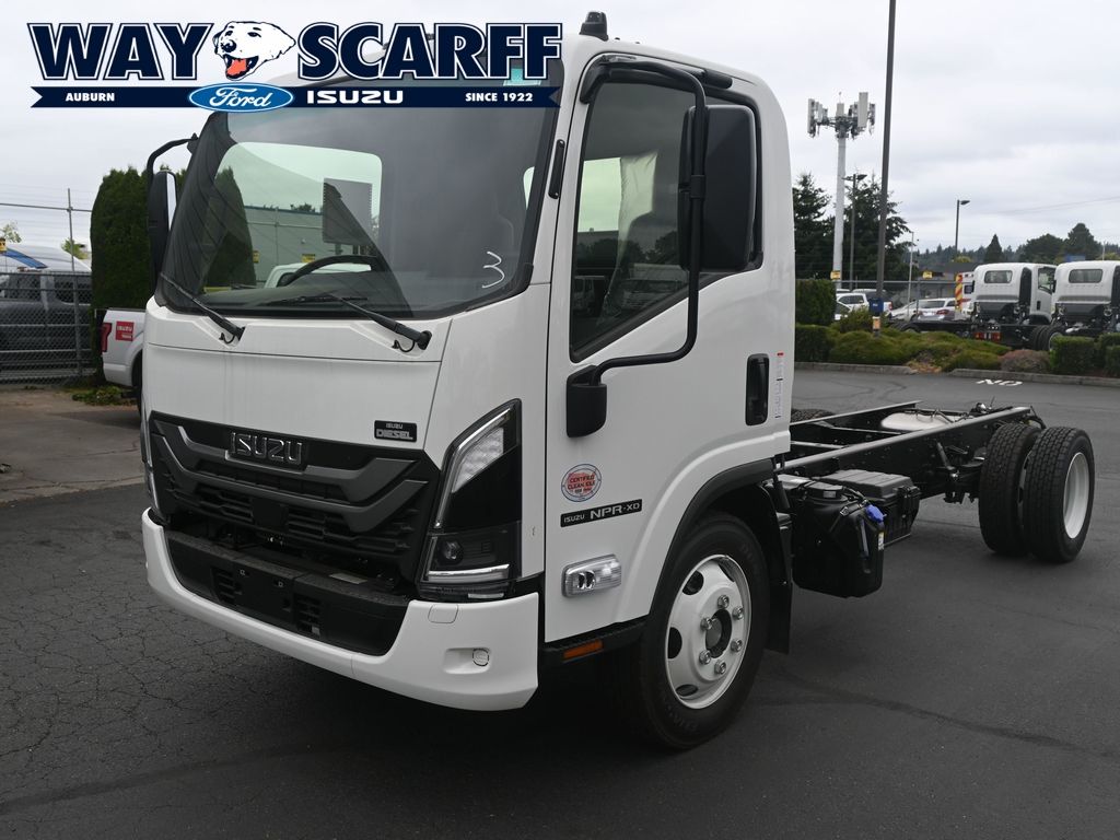 2025 Isuzu NPR XD 