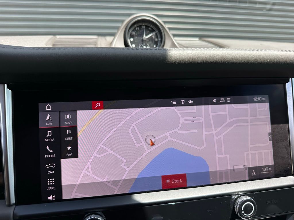 2022 Porsche Macan  24