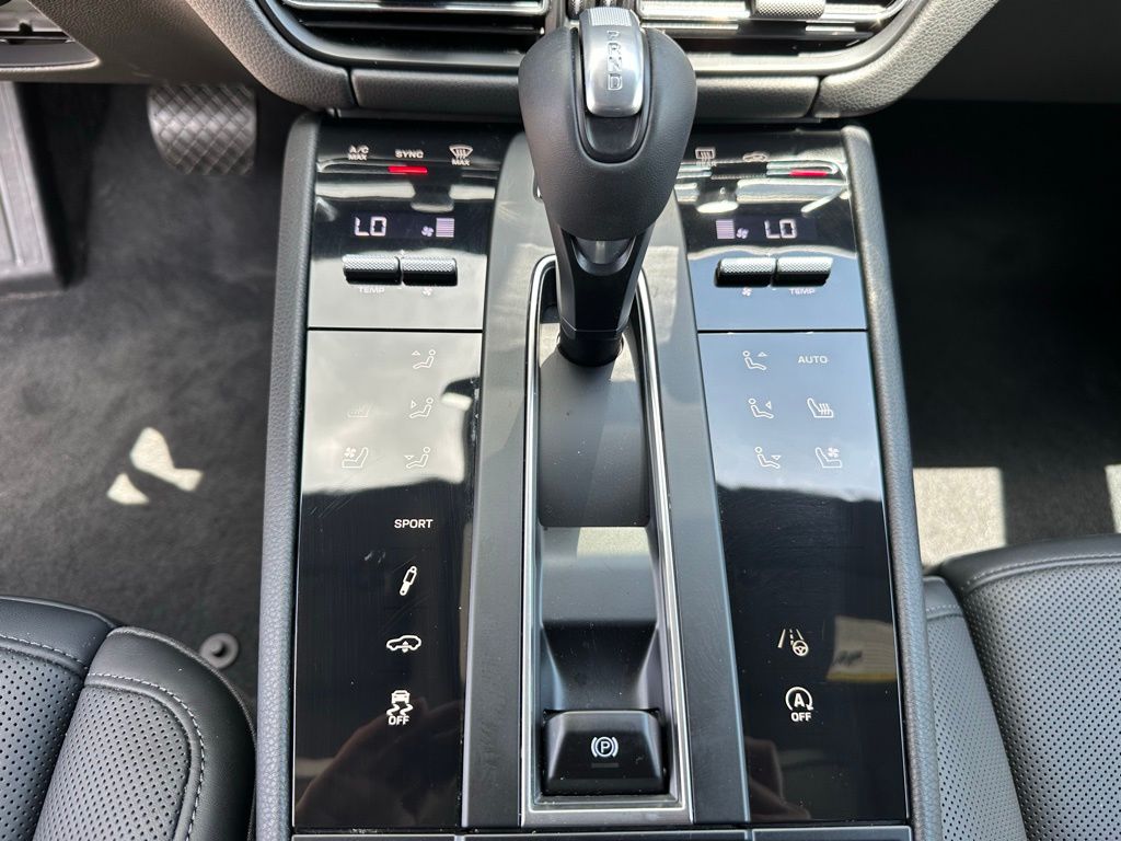 2025 Porsche Macan  20