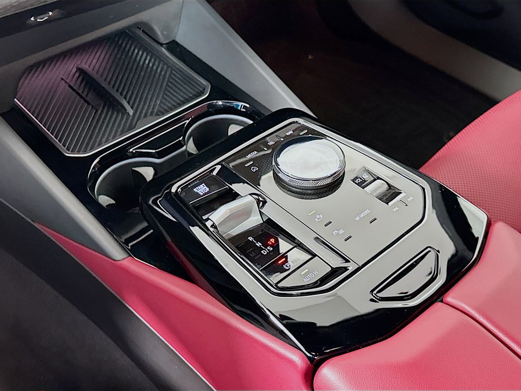 Thumbnail: 2025 BMW 5 Series - 17