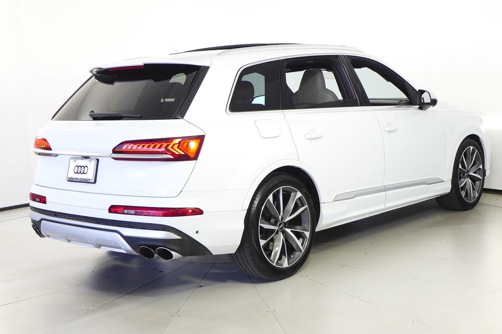 Thumbnail: 2022 Audi SQ7 - 7