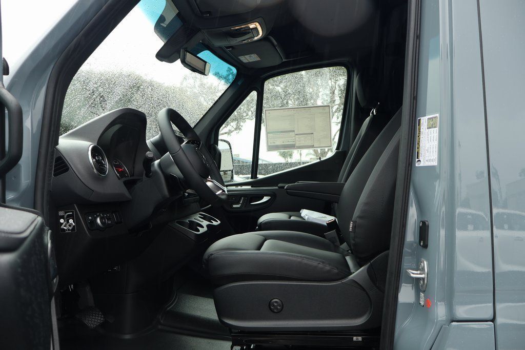 Thumbnail: 2026 Mercedes-Benz Sprinter - 6
