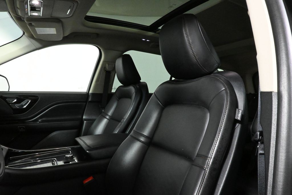 Thumbnail: 2022 Lincoln Aviator - 17