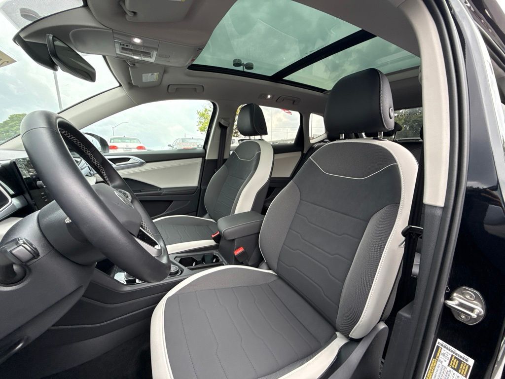 2025 Volkswagen Taos 1.5T SE Black at Sutliff Volkswagen