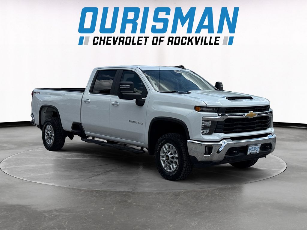 Summit White 2025 Chevrolet Silverado 2500HD Pickup Truck Four-Wheel Drive Automatic