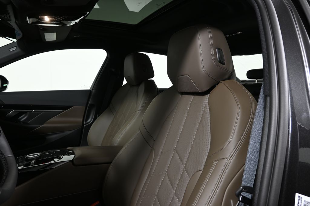 Thumbnail: 2026 BMW 5 Series - 16