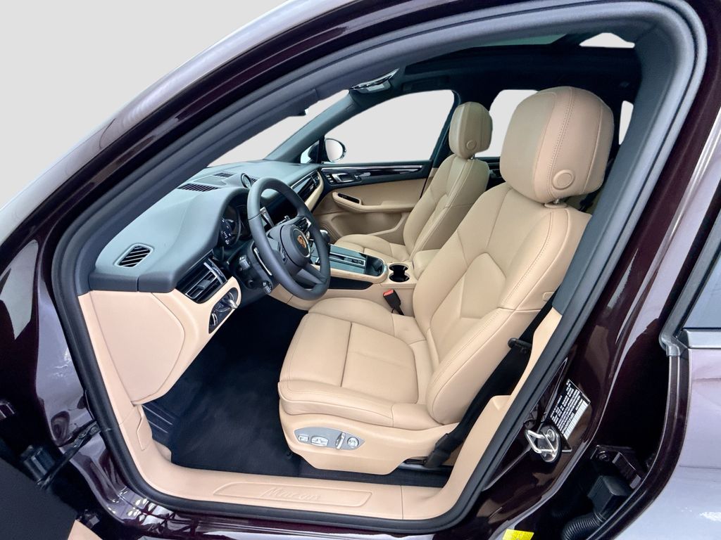 Thumbnail: 2026 Porsche Macan - 5