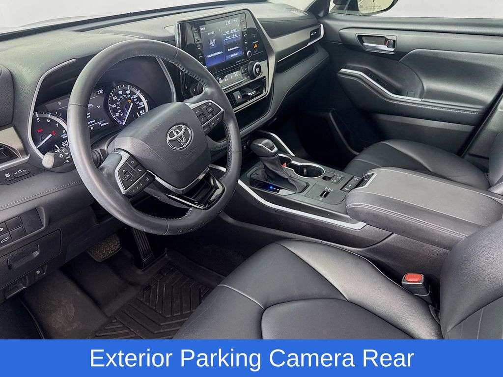 Used Car 2021 Toyota Highlander  Xle For Sale Under $30,000 In Austin, Texas