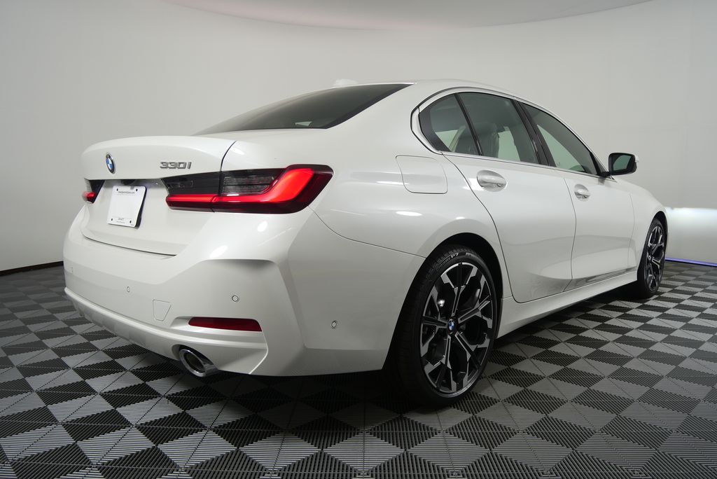 Thumbnail: 2025 BMW 3 Series - 3