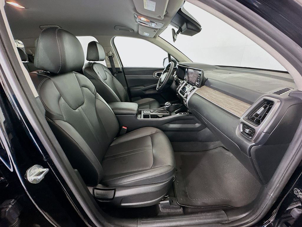 Thumbnail: 2023 Kia Sorento - 29