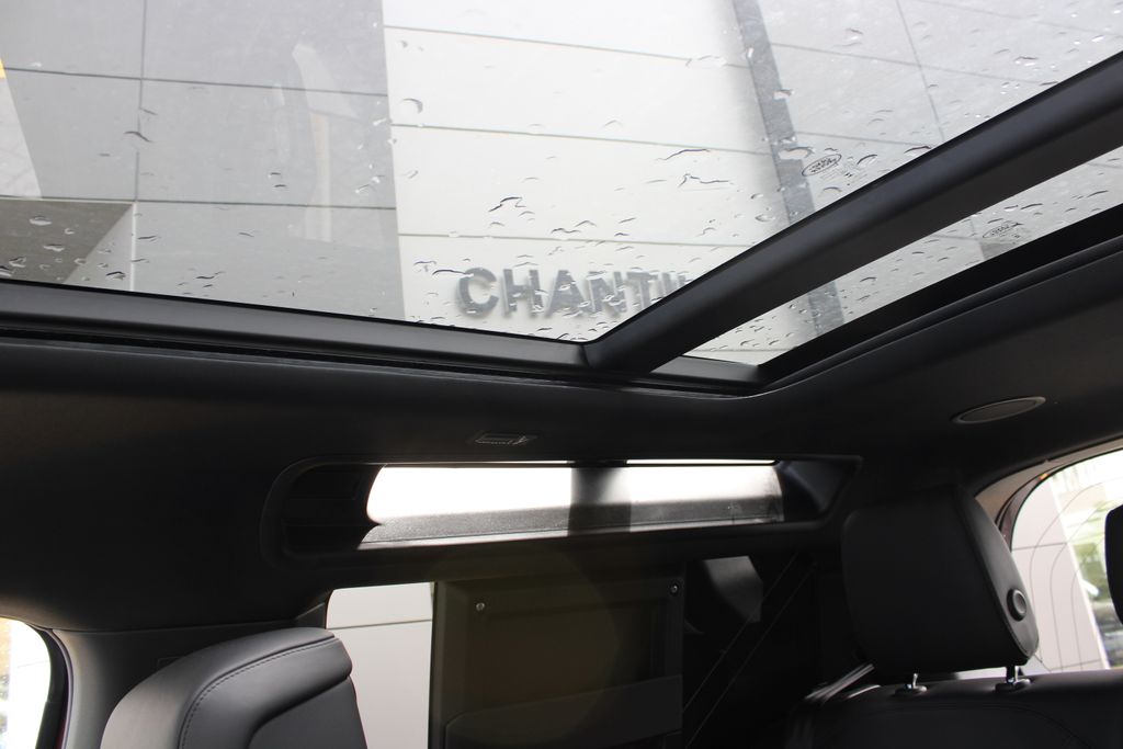 New 2026 Red Land Rover X-Dynamic SE image 18