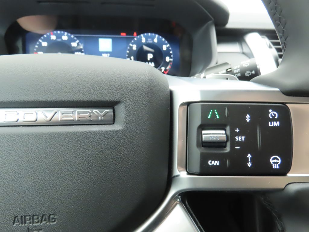 Thumbnail: 2026 Land Rover Discovery - 12