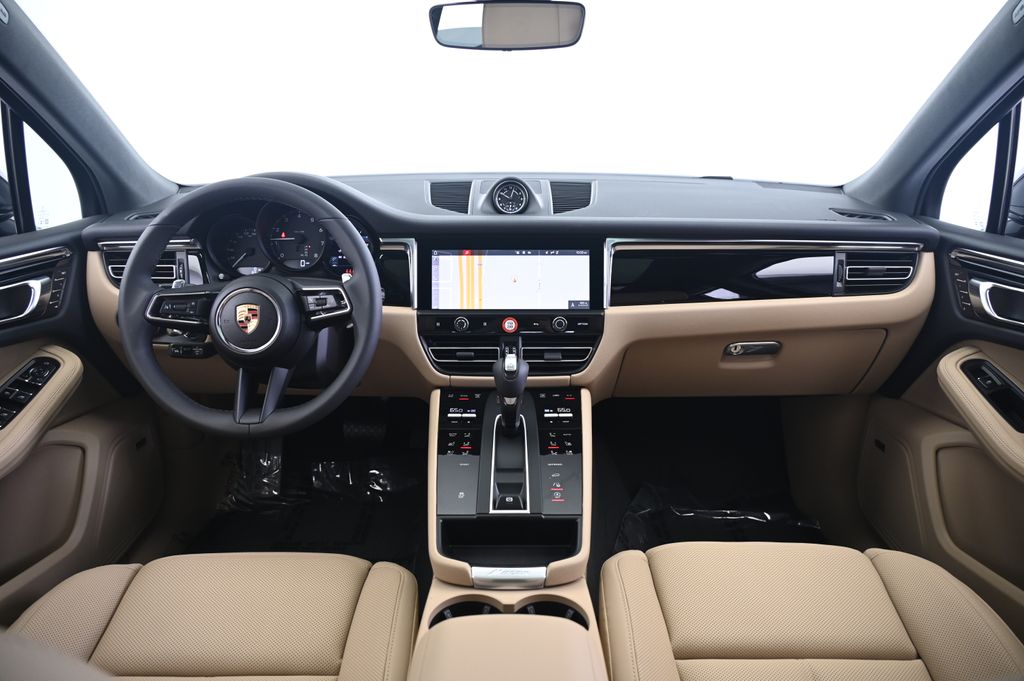 Thumbnail: 2025 Porsche Macan - 31