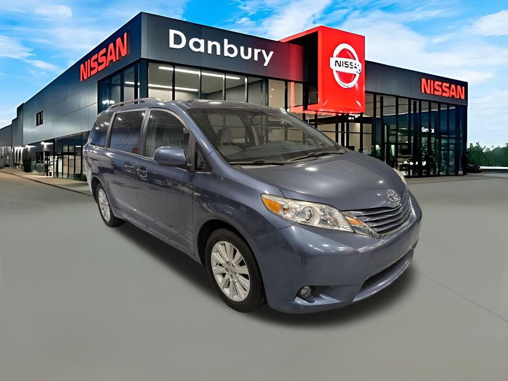 2016 Toyota Sienna LE 7-Passenger