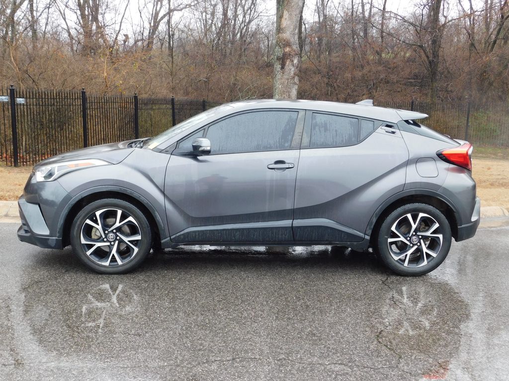 2018 Toyota C-HR XLE 2