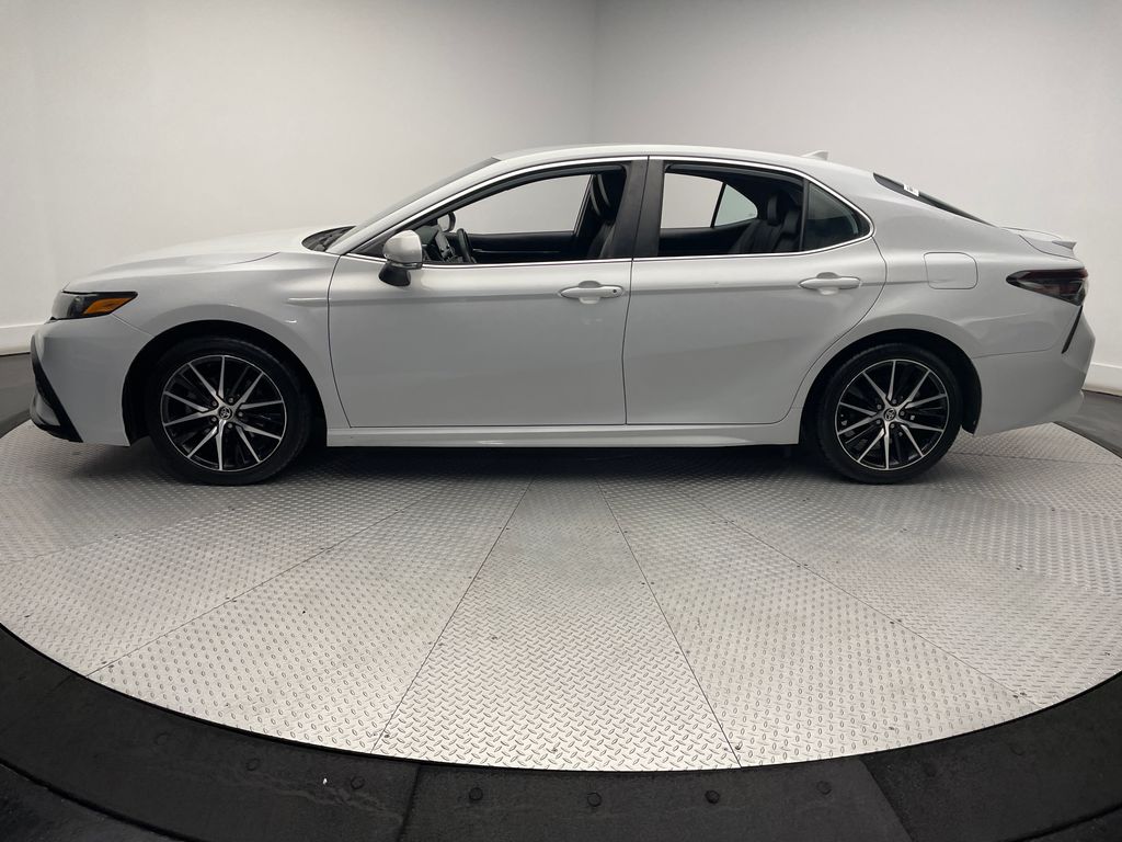 2022 Toyota Camry SE 8