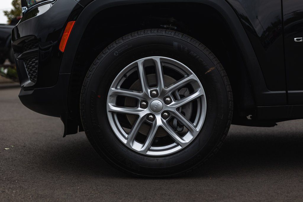 2025 Jeep Grand Cherokee Laredo X thumbnail 12