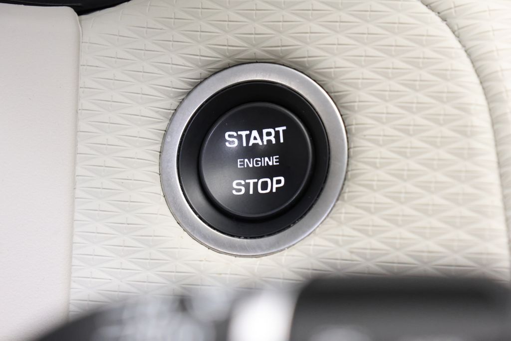 Thumbnail: 2023 Land Rover Range Rover Velar - 21