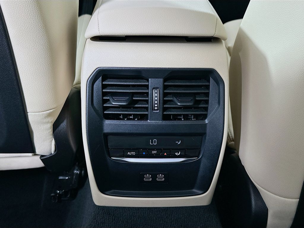 Thumbnail: 2025 BMW 3 Series - 26