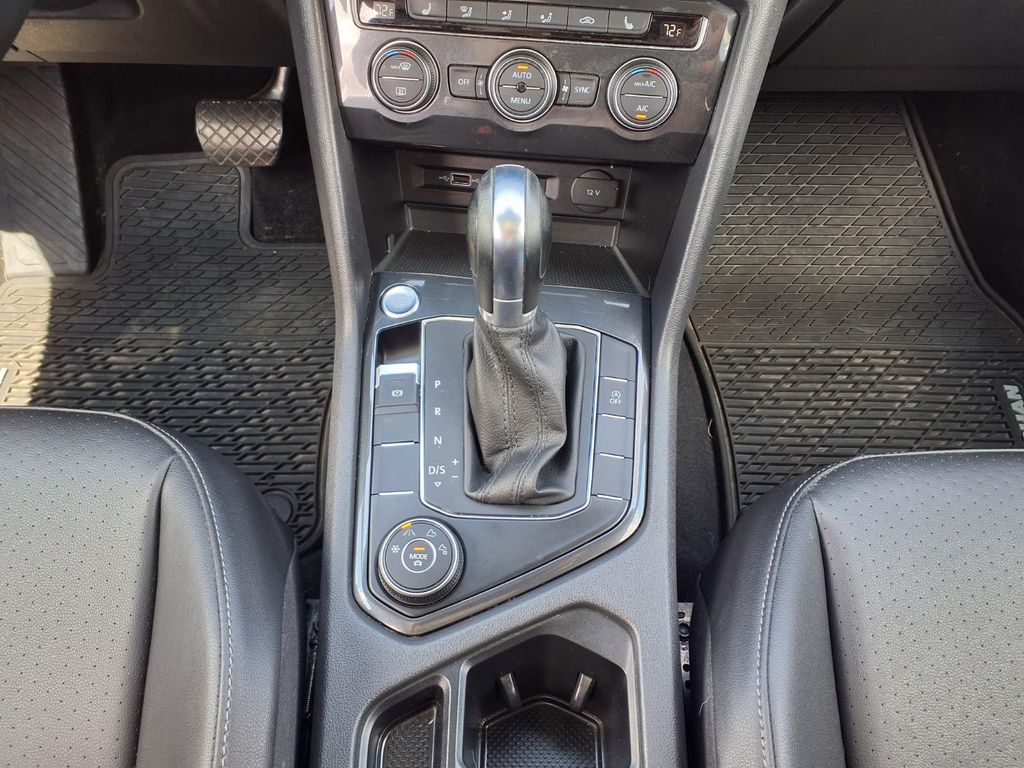 Used 2019 Platinum Gray Metallic Volkswagen 2.0T SE image 26
