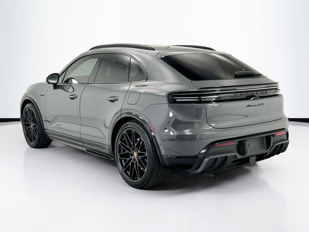 Thumbnail: 2026 Porsche Macan - 3