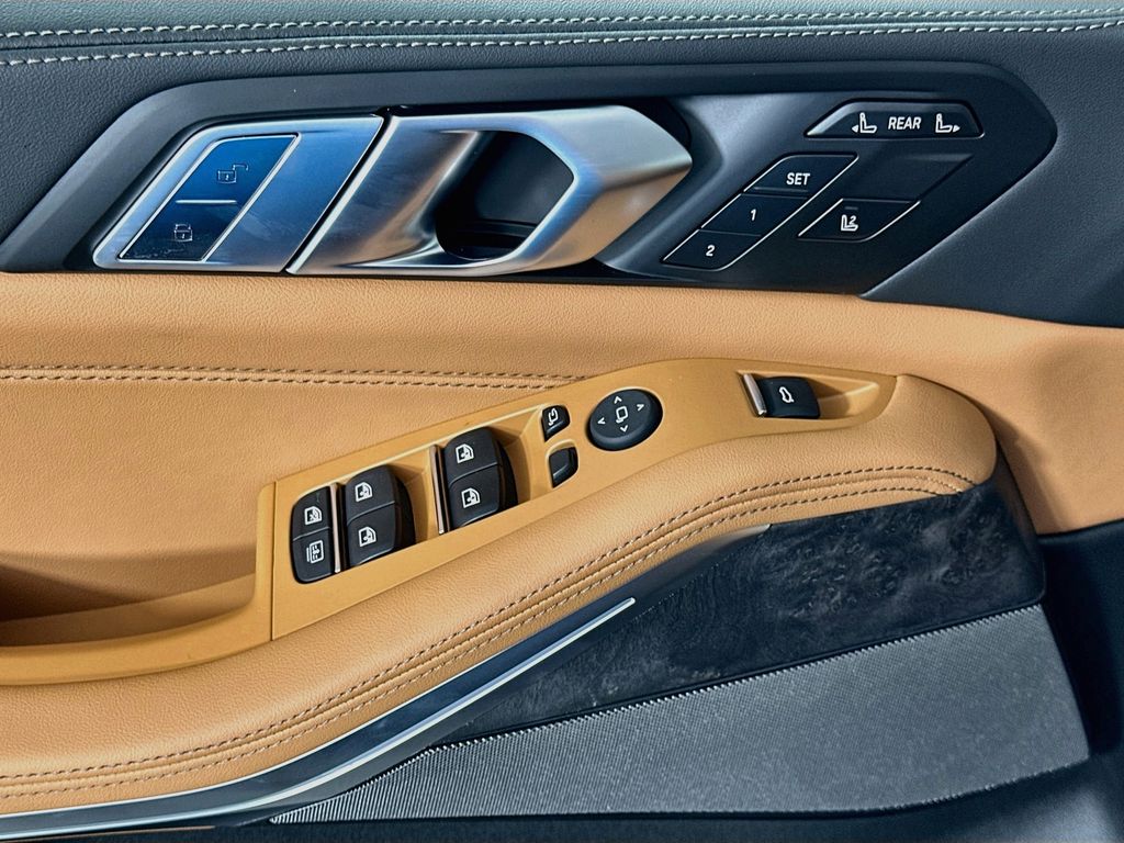 Thumbnail: 2027 BMW X7 - 20