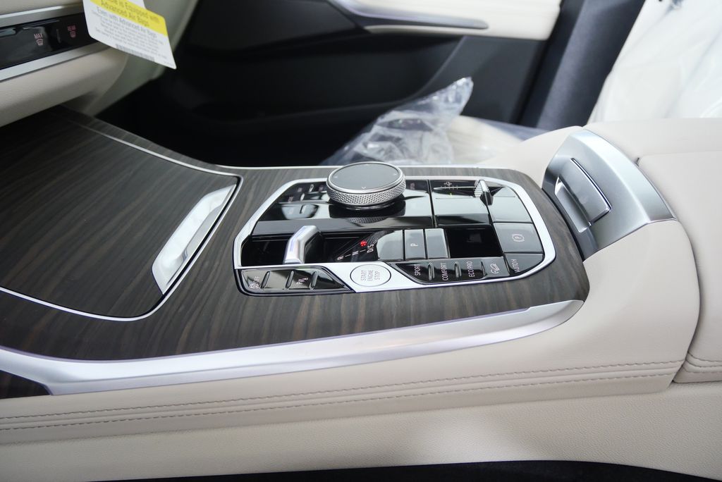 Thumbnail: 2026 BMW X7 - 23