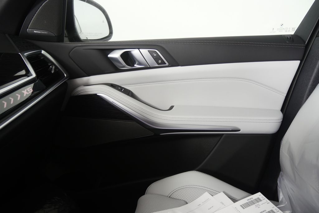 Thumbnail: 2026 BMW X5 - 23