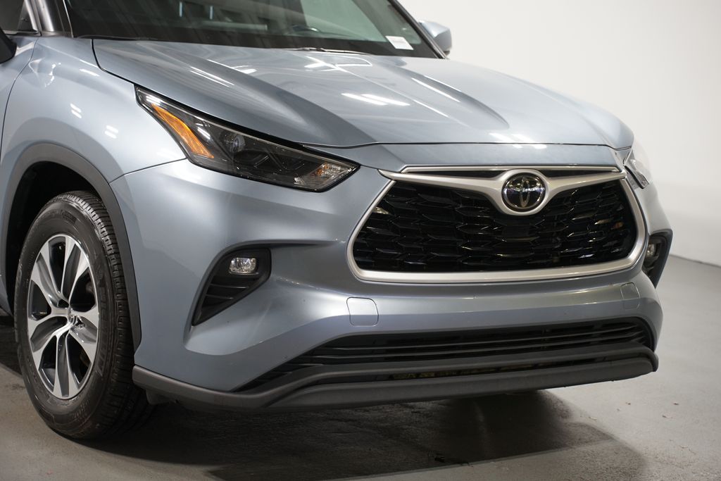 Thumbnail: 2022 Toyota Highlander - 4
