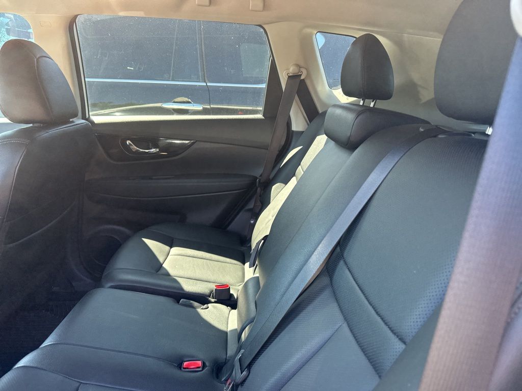 2020 Pearl White Tricoat Nissan Rogue SL FWD SUV