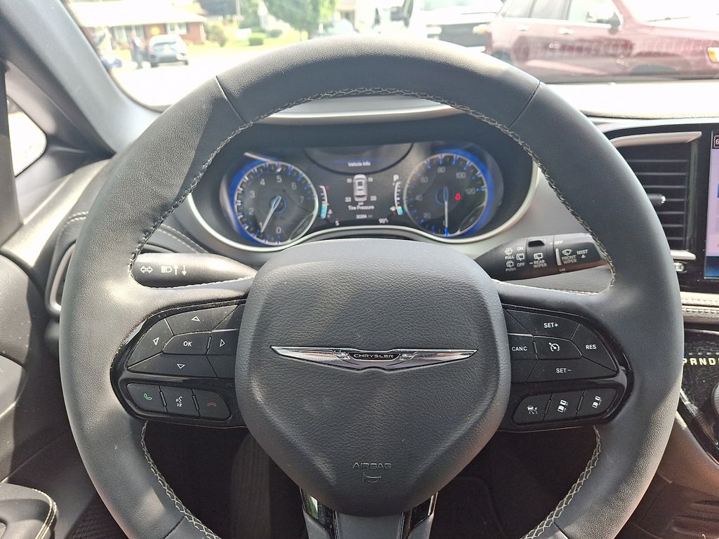 2022 Chrysler Pacifica Touring Black at South Hills CDJR